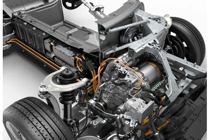 BMW i8の航続距離と充電性能とスペック