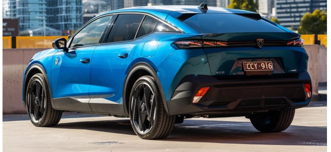 PEUGEOT 408 PHEVとは？