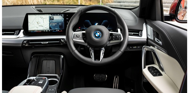 インテリア：BMWらしさと未来感の融合