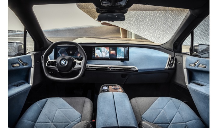 インテリアデザイン：ミニマルで上質な空間演出