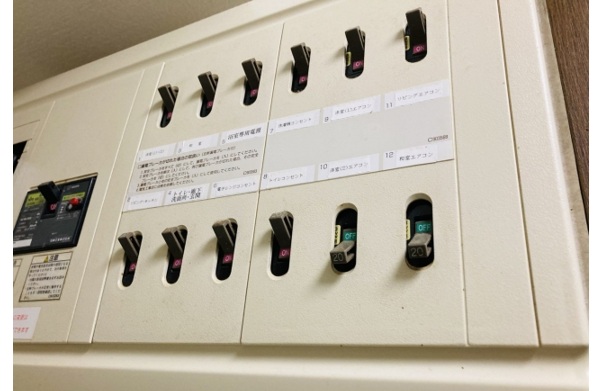 蓄電池の電気工事と分電盤の改修