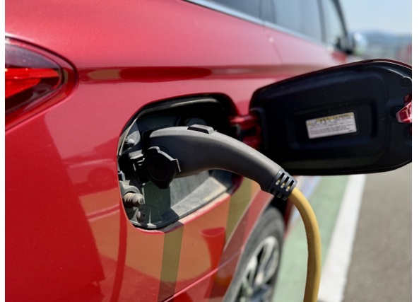 EVの充電中にケーブルを抜かれる?「横取りトラブル」の実態と対処法
