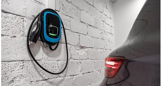 EV導入後に「自宅以外で充電しない人」が感じる不安とは？ 