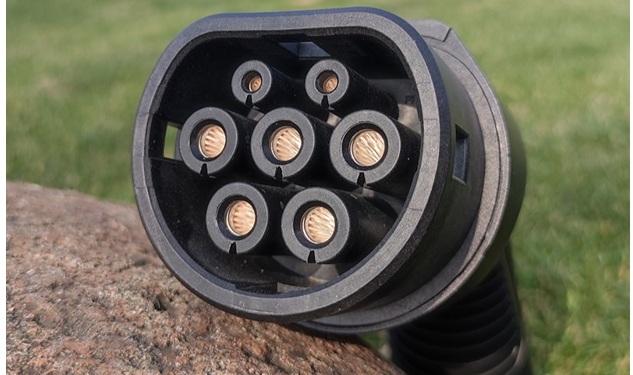 コネクタの種類が違って接続できない