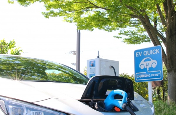 商業施設・コンビニ・公共充電のEV充電料金比較