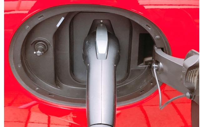 EV充電の基本|普通充電と急速充電の使い分けをわかりやすく解説