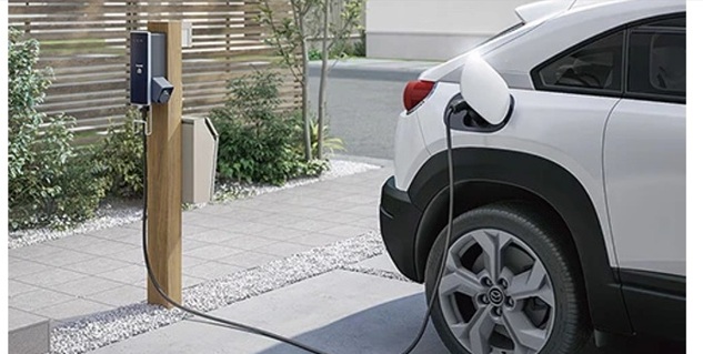EV充電器の工事費はいくら?自宅充電設備の設置費用を解説