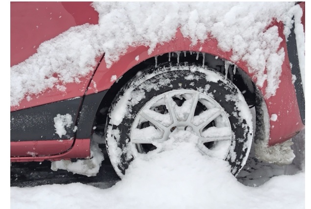 スタッドレスタイヤ・タイヤ種別と雨天電費の関係