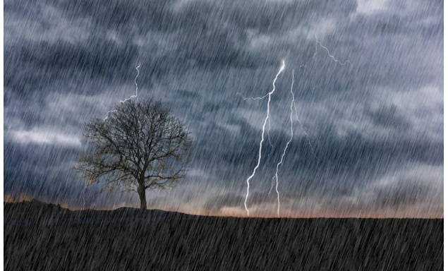 EVは落雷で壊れる?落雷時の安全性と注意点
