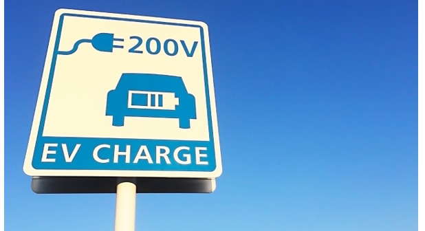 EVを毎日急速充電すると何年持つ?バッテリー寿命への影響を解説