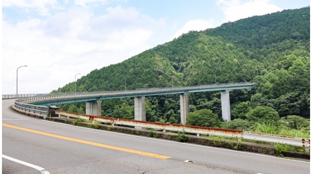EVは標高が高いと電費は悪くなる?登りと下りの違いを解説