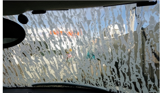 EVは手洗い洗車とEV洗車機のメリット・デメリット