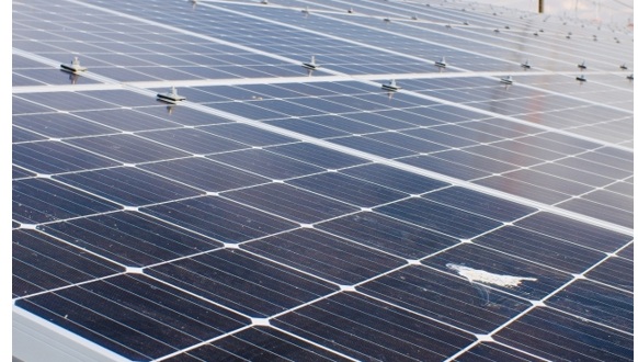 原因①：パネル表面の汚れ（最も多い原因）