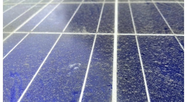 花粉の時期は太陽光パネルの発電量が3〜8%低下する