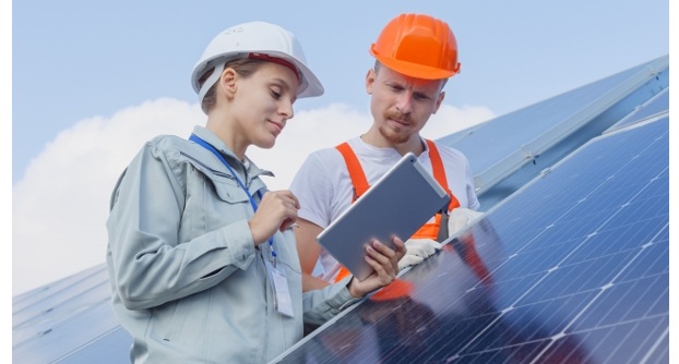 太陽光発電はメンテナンスなしで発電量はどれくらい落ちる？影響と原因を解説