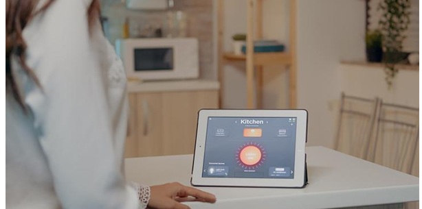 太陽光発電で昼間に電気を使わないと損？自家消費の誤解 