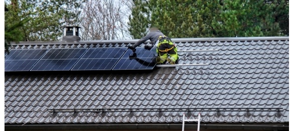 屋根リフォーム対応の太陽光業者