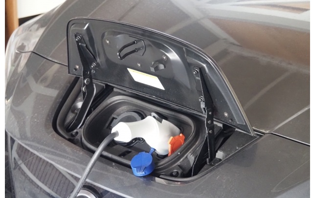 「充電作業中」の小さなストレス